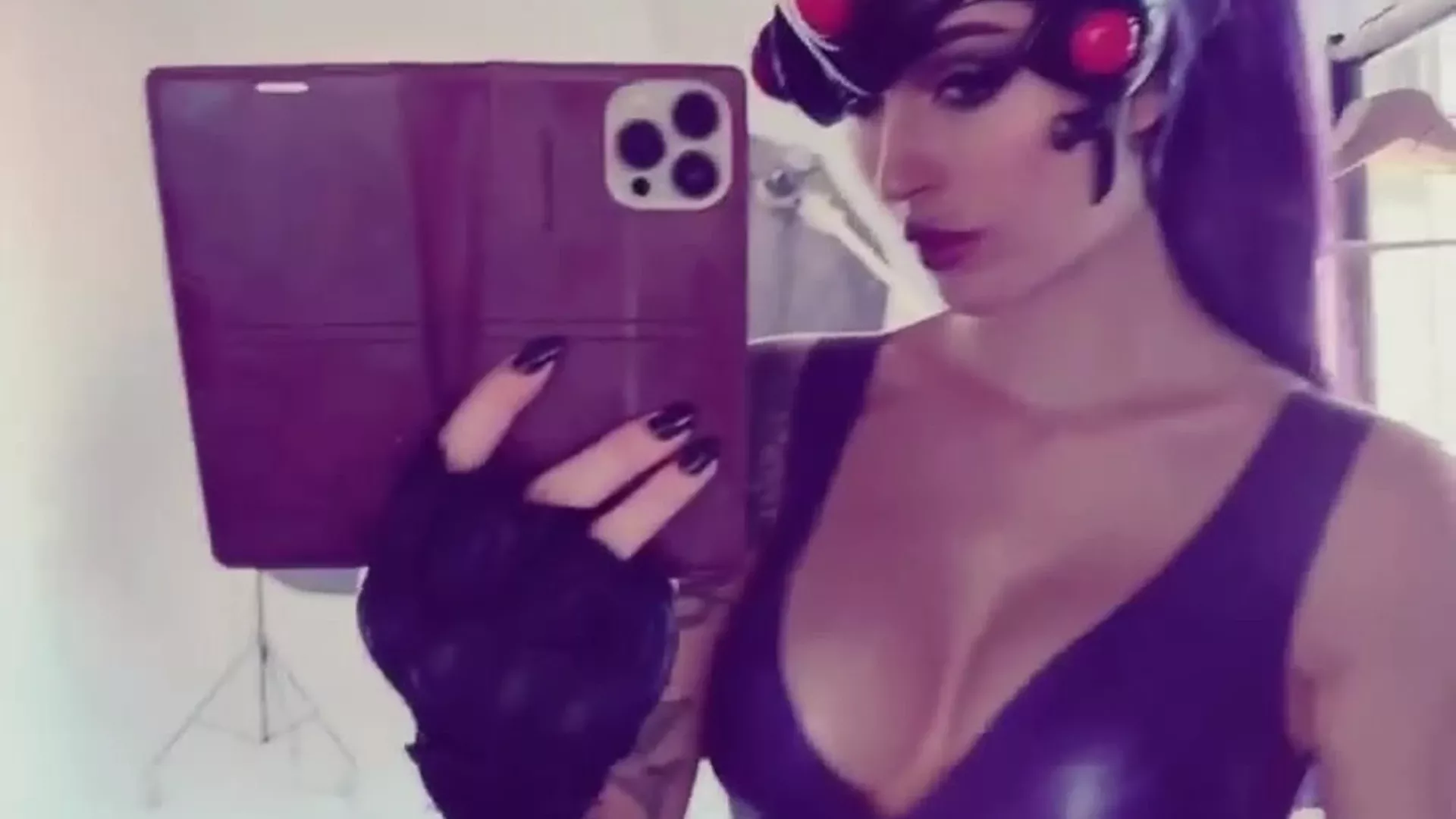 OF slut Lera Himera takes a pic of her sexy cleavage just for me