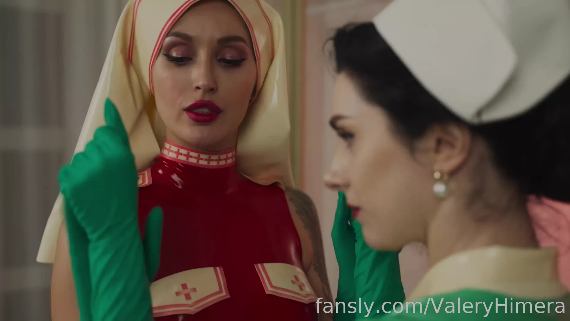 horny OF model Lera Himera kisses her GF for the first time