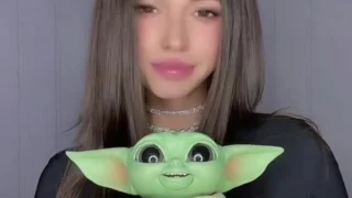 onlyfans babe Cristy Ren teasing her watcher’s