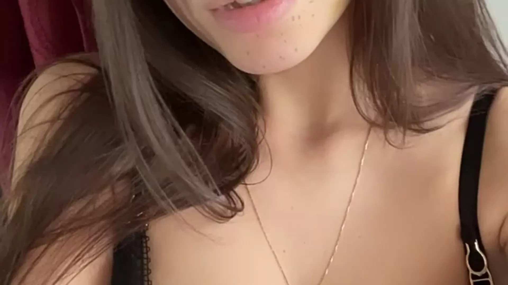 sexy baddie Cristy Ren cleavage’s is the center of attraction