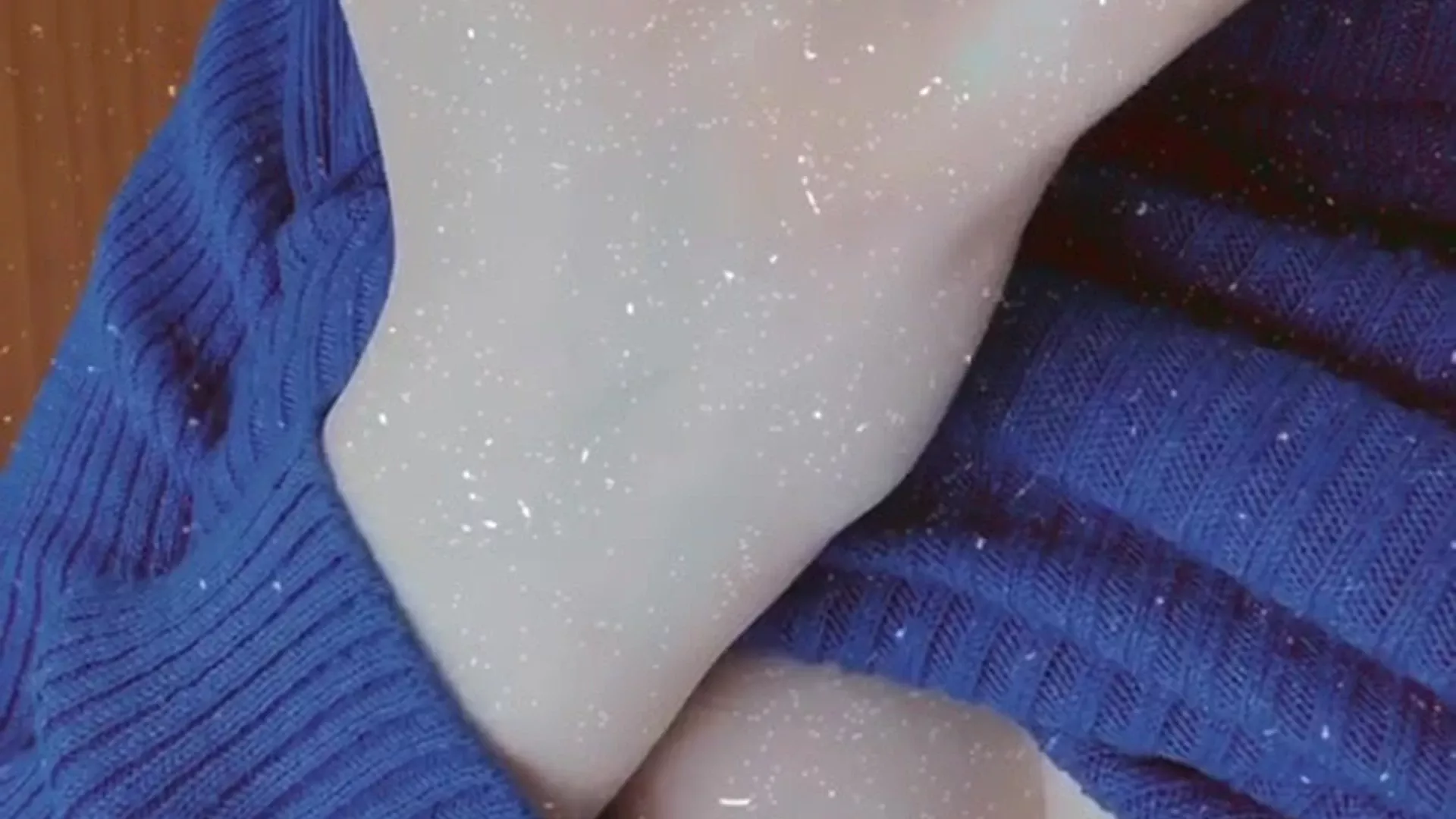 sexy slut teasing her sexy cleavage just for you Malinkaa98 leak