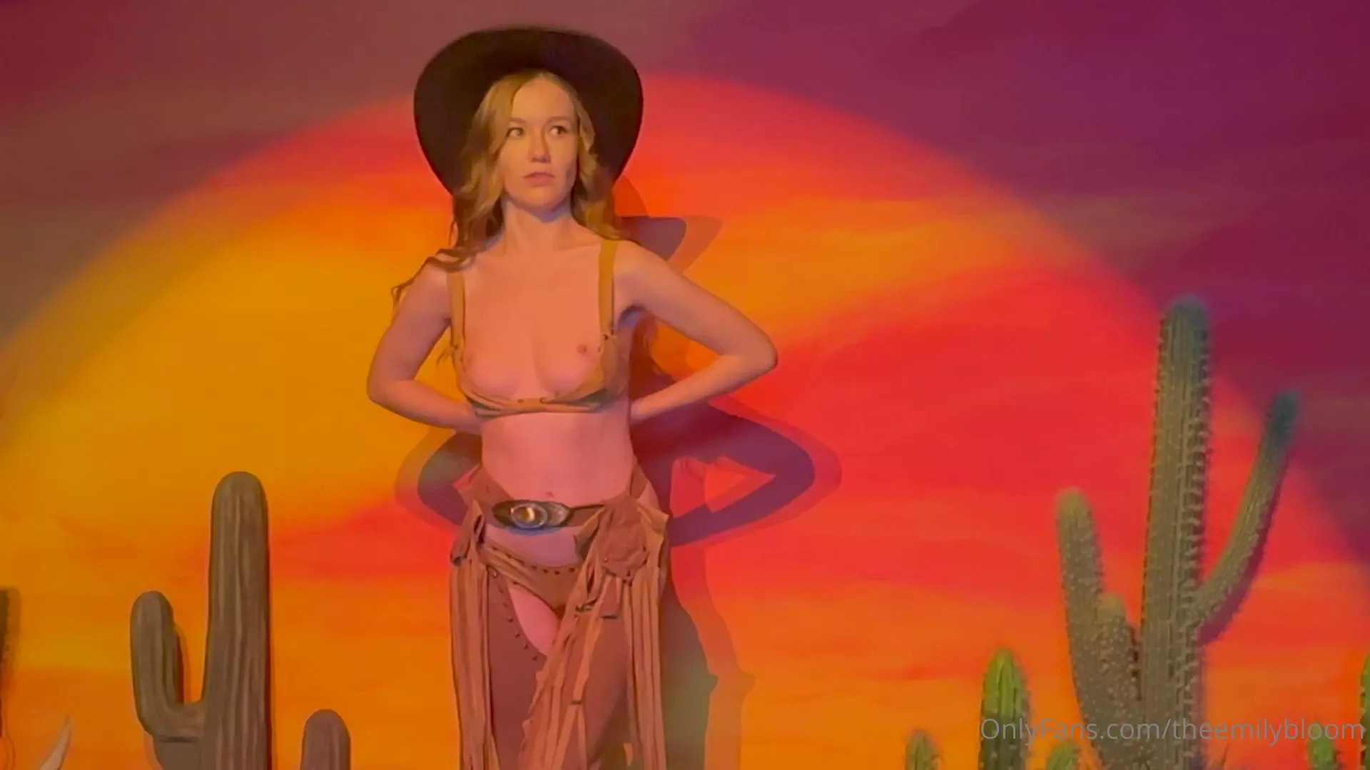 wild model Emily Bloom sensual strip and body tease