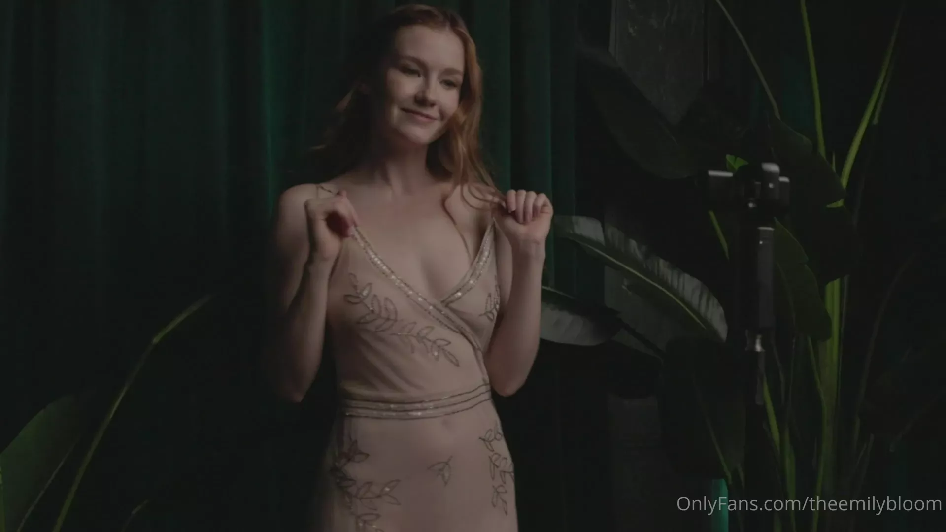 naughty bitch knows you love watching her gets naked, Emily Bloom undressing video