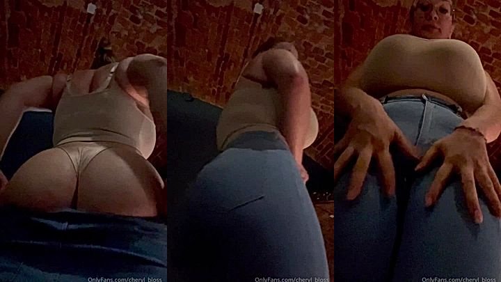 naughty freaky doll Cheryl Blossom take time to wear her jeans on her fat asss