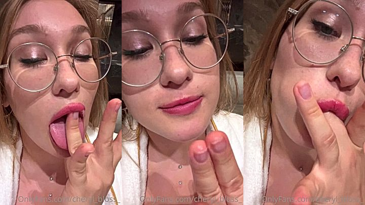 nasy hot model Cheryl Blossom sucked her finger in a seductive way, leaked video