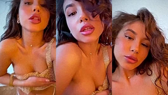 naughty onlyfans model Aliya Kissdo mirror selfie and show her big ass and huge tits