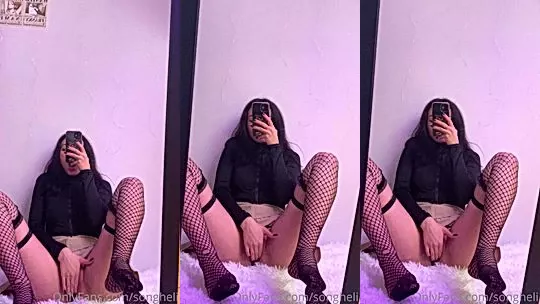 naughty teen Songheli wet pussy play in front of the mirror