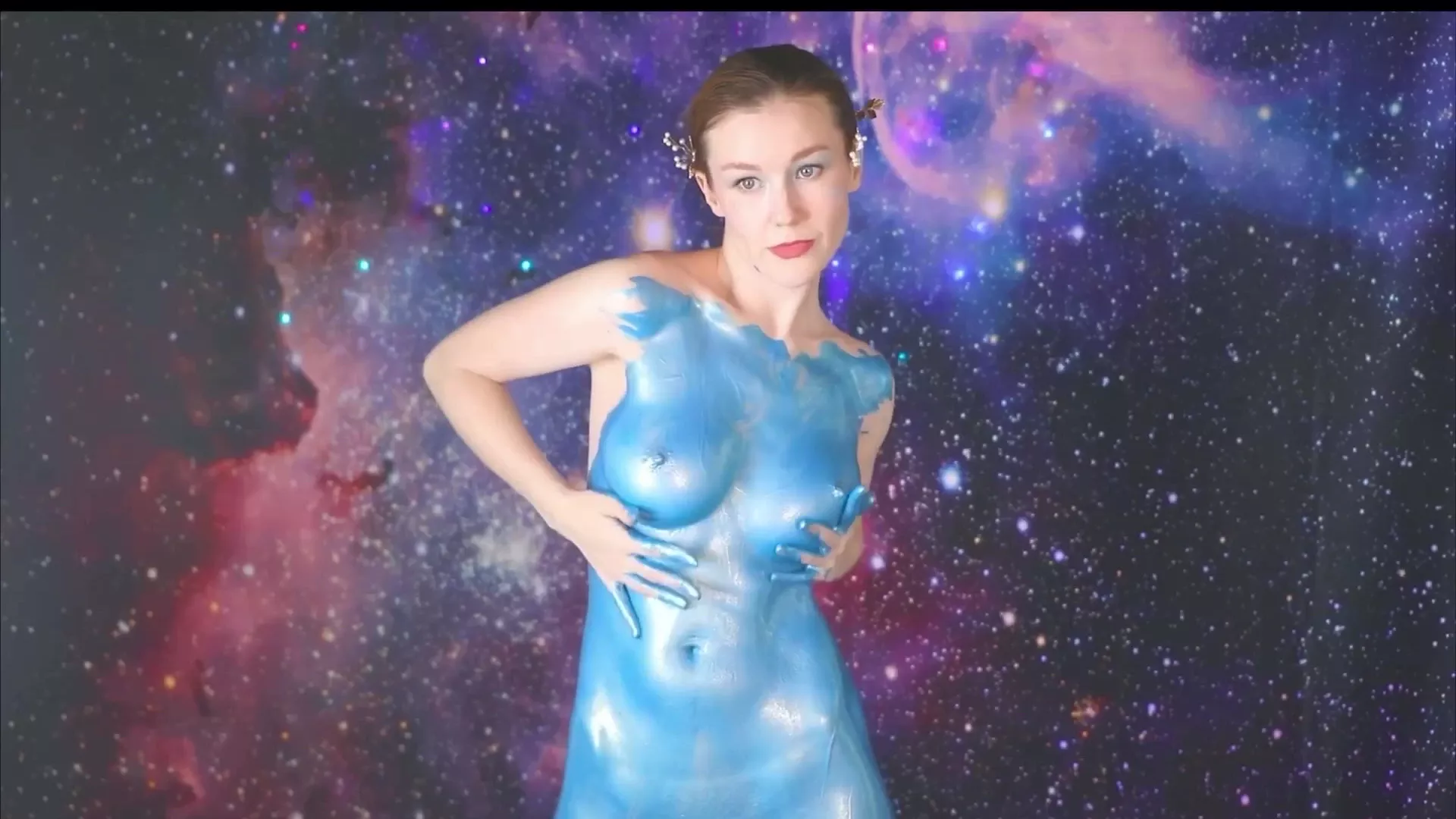 horny girl Emily Bloom titty tease with paints till she moan soft onlyfans leak video