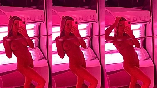 naughty onlyfans model Ekaterina Enokaevado mirror selfie shows of her curve